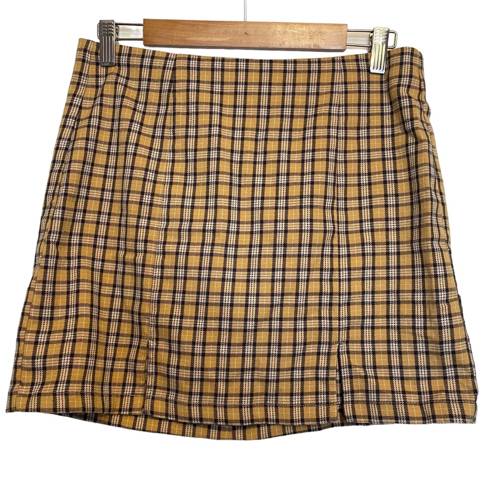 Aeropostale plaid mini skirt with small slits, tan/black/white colored
